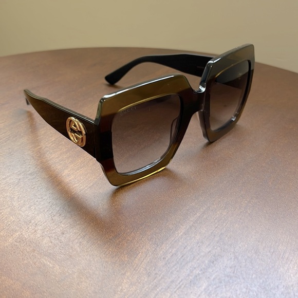 Gucci Square Oversized Sunglasses - Picture 7 of 9